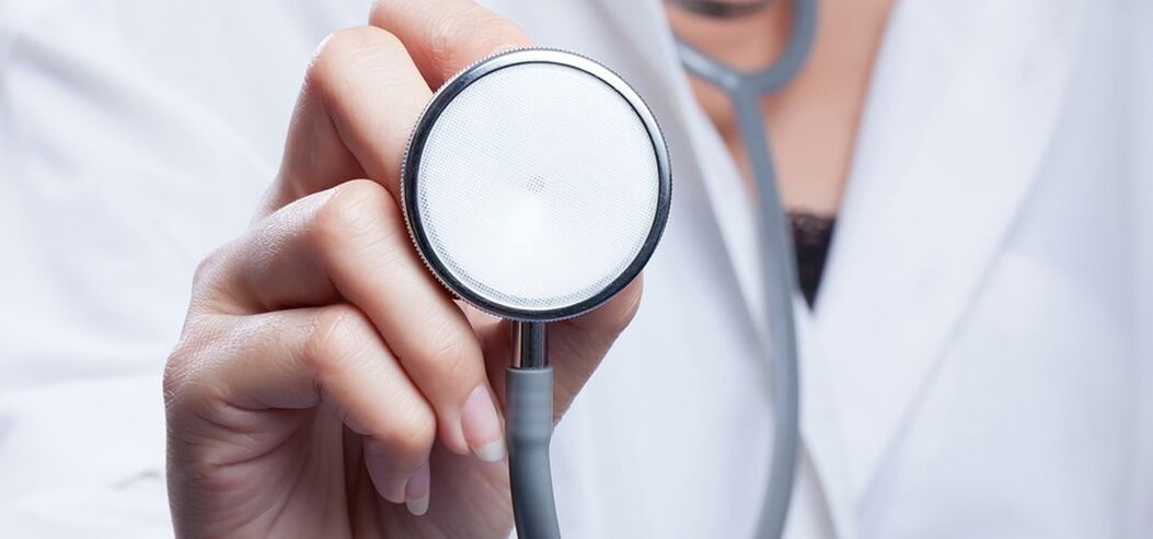 Un médecin avec un stéthoscope