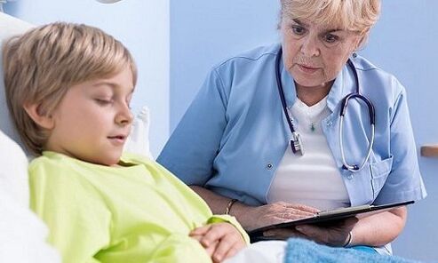 Médecin et enfant à l'hôpital